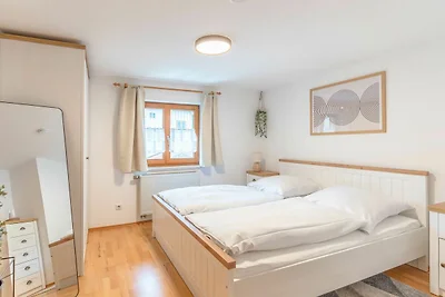 Ferienwohnung mit Bergblick, Parkplatz und...