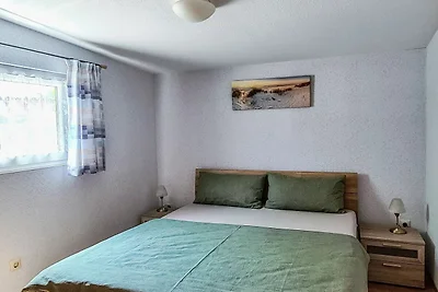 Holzhäuschen am Waldesrand