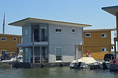 Floating House SteelVoll mit Infrarotsauna