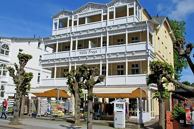 Ferienwohnung mit Balkon in Bäderstilvilla