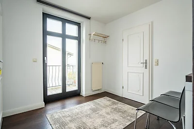 Villa Schering, App. 4 Black & White