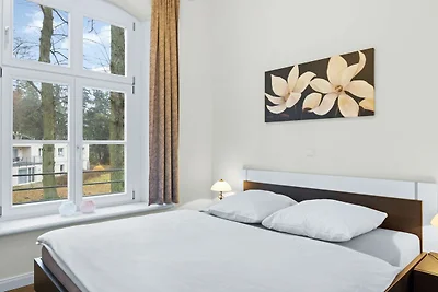 Schloss Hohen Niendorf bei Kühlungsborn, Kami...