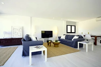 44372 Villa de Diseny