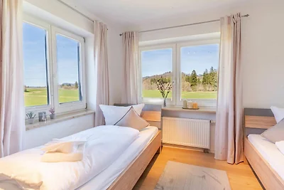 Ferienwohnung mit Bergblick, Parkplatz und...