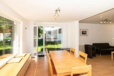 Gut ausgestattetes Ferienhaus mit Sonnenterra...