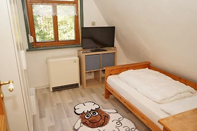 - mit Ladestation am Haus für E-Autos...