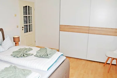 09 grosses Ferienhaus mit Kamin am Hafen in...