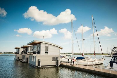 Floating-House Nr. 10 mit Kamin und Haustier