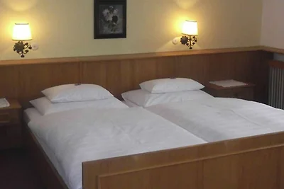 grosses Doppelzimmer Nr. 20 mit Balkon