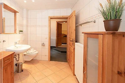 Modernisierte Doppelhaushälfte mit Garten und...
