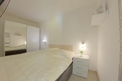 Apartment 422
