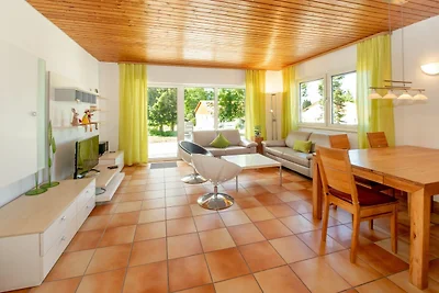 Modernisiertes Ferienhaus mit Sonnenterrasse...