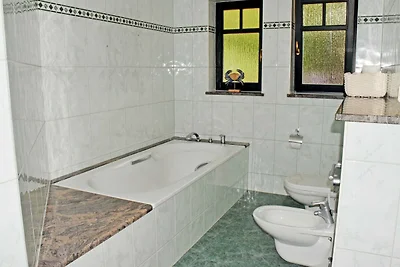 09 grosses Ferienhaus mit Kamin am Hafen in...