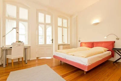 Villa Astrid, T1 Düsseldorf