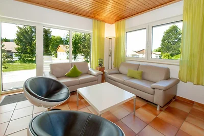 Modernisiertes Ferienhaus mit Sonnenterrasse...