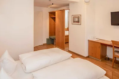 Doppelzimmer mit Dusche und WC