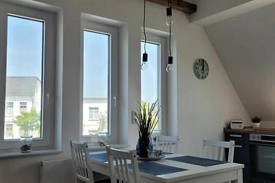 STR-02 - Geschmackvolle und helle Fewo für 4...