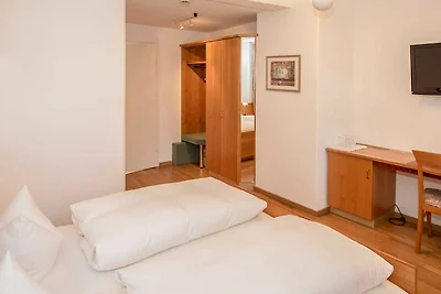 Doppelzimmer mit Dusche und WC