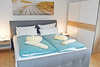 08 Ferienwohnung mit Terrasse am Hafen in...