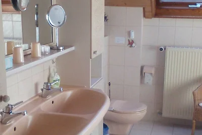 Vierbettzimmer mit Dusche und WC