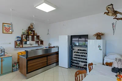 Tinka, Apartment No 7