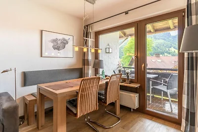 Ferienwohnung mit Bergblick, Balkon und...