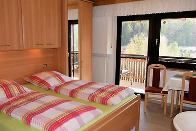 Doppelzimmer mit Balkon (Etagendusche/WC)