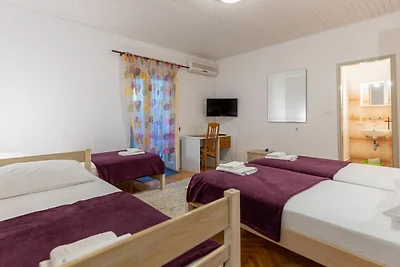 Tinka, Apartment No 7