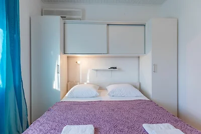 Tinka, Zimmer No 6