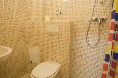 Kleinstes Ferienhaus Stralsunds mit Hochbett ...