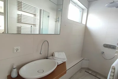 1. Schwimmendes Ferienhaus Möwe 1