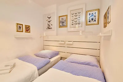 Landhaus Dodo - Garten Apartment mit einem SZ...