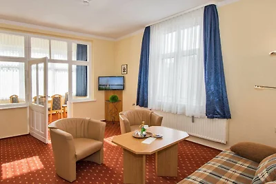 Ferienwohnung im Seitenflügel mit Waldblick