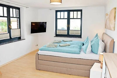 09 grosses Ferienhaus mit Kamin am Hafen in...