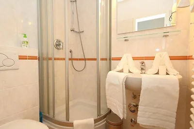 Entennest am Dorfteich