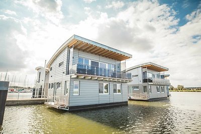 Floating-House Nr. 10 mit Kamin und Haustier