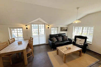 Wohnung 04 mit Kamin, Balkon & Meerblick