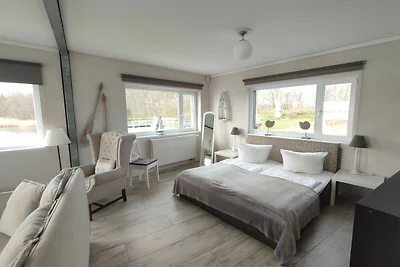 1. Schwimmendes Ferienhaus Möwe 1