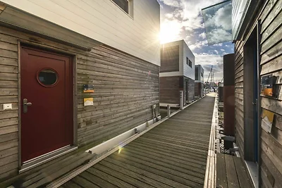 Floating House 1 Struck mit Kamin