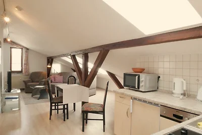 Ferienwohnung 5, DG, WLAN, Sitecke im Garten