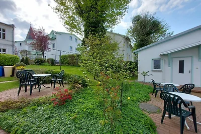 Ferienwohnung 5, DG, WLAN, Sitecke im Garten
