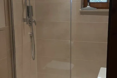 Modernes Ferienhaus mit Blick auf die Alpspit...