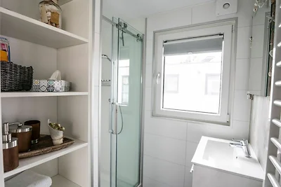 7. Schwimmendes Ferienhaus Neptun