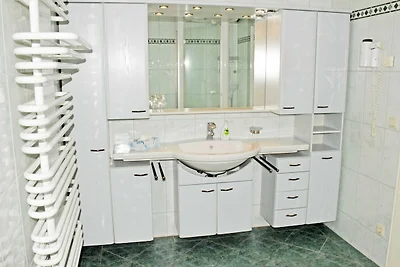 09 grosses Ferienhaus mit Kamin am Hafen in...