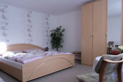 70 qm Souterrain Ferienwohnung mit 2...