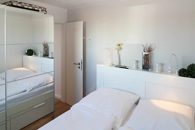 Ferienwohnung Am Wasser 4 (EG)