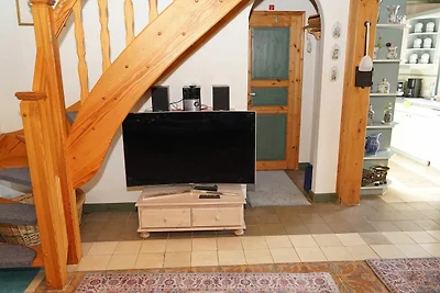 - mit Ladestation am Haus für E-Autos...
