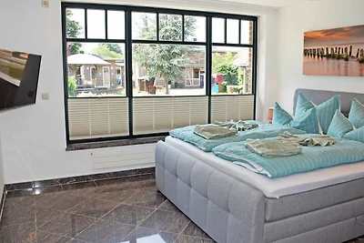 09 grosses Ferienhaus mit Kamin am Hafen in...