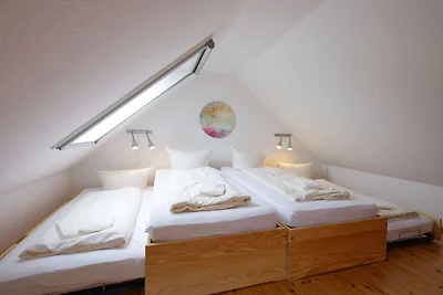 2-Raum-Ferienwohnung, 6 Personen, Balkon, OG...