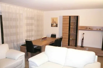 VV 22; 4-Raum; Hochpaterre; Balkon; 100m²